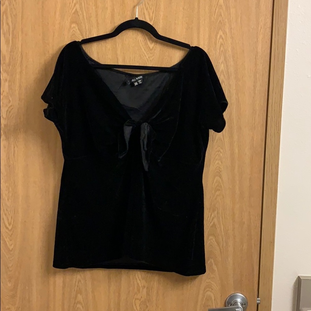 Black short sleeves velvet top